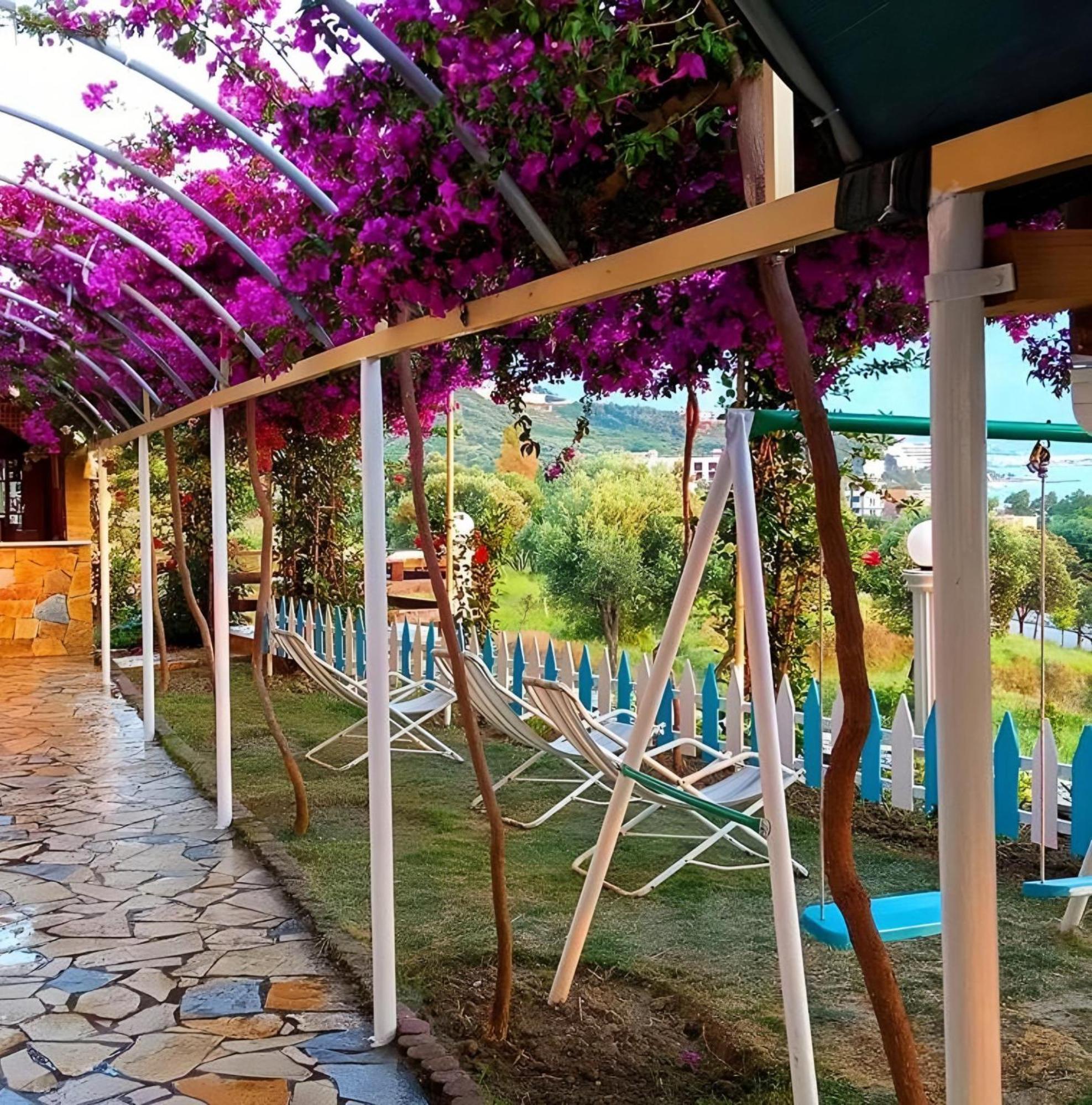 Hotel Sirena Radhimë Extérieur photo
