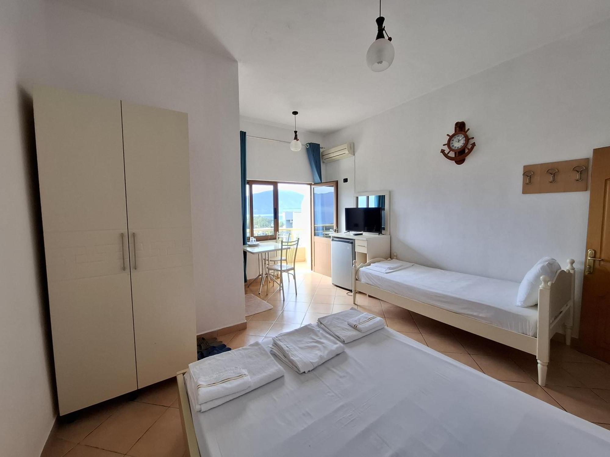 Hotel Sirena Radhimë Extérieur photo