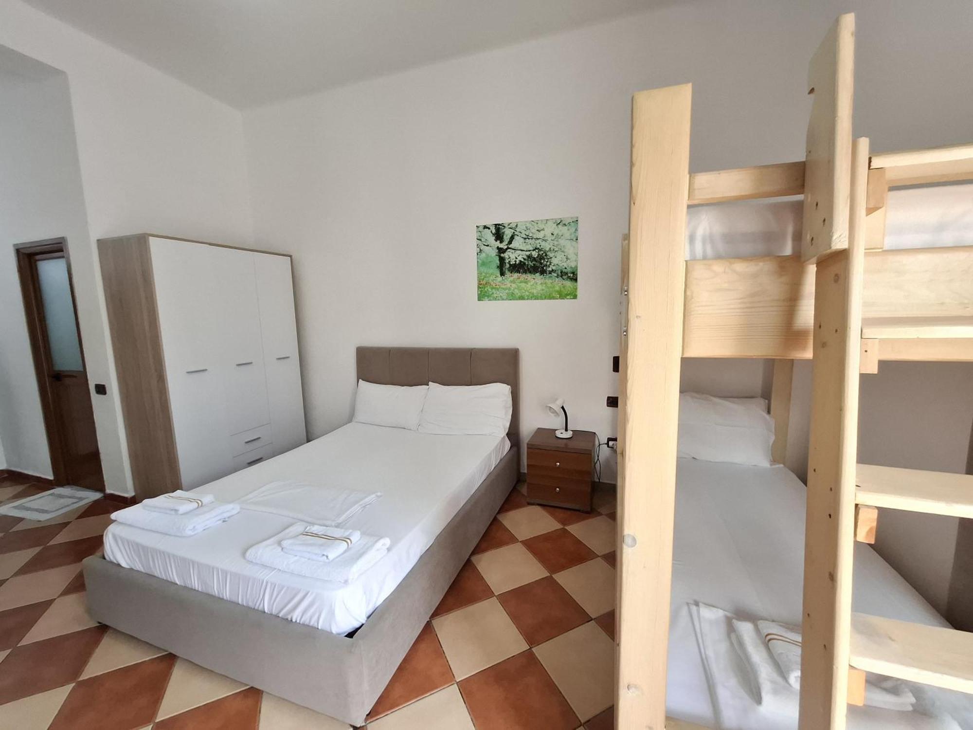 Hotel Sirena Radhimë Extérieur photo