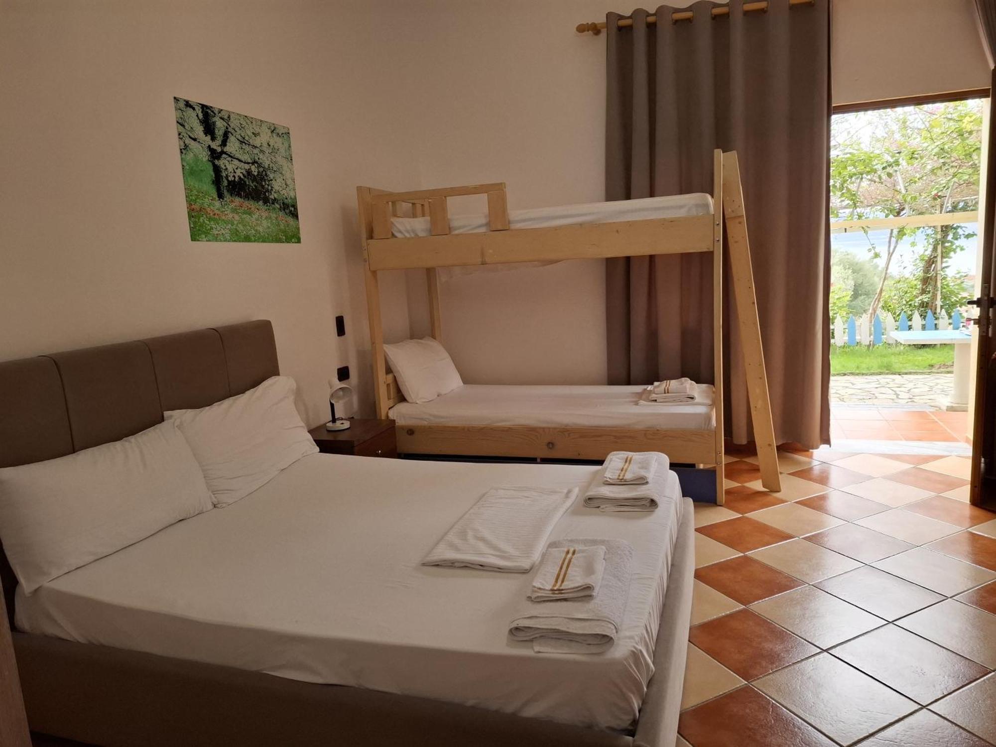 Hotel Sirena Radhimë Extérieur photo